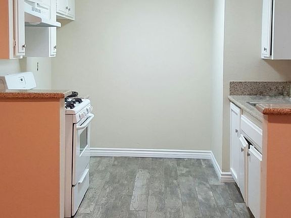 2nd image of 924 Gaviota Ave APT 202