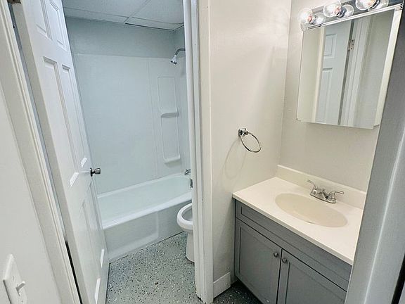 5th image of 39 Cortland St #14