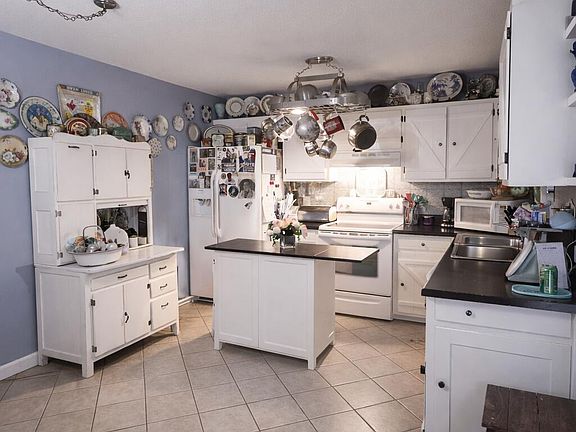 5th image of 515 Van Davis Rd NW