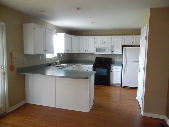 5th image of 312 Deerfield Ln