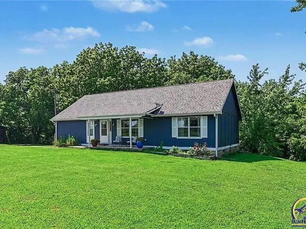 9241 Hamm Dr, Oskaloosa, KS 66066
