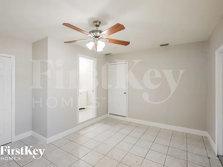2261 NW 172nd Ter — Photo 7