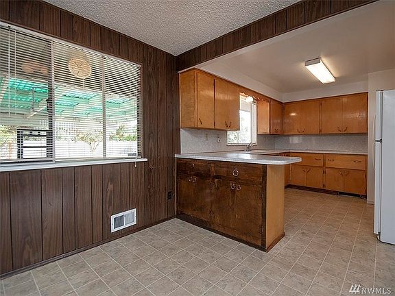 5th image of 4127 80th St NE