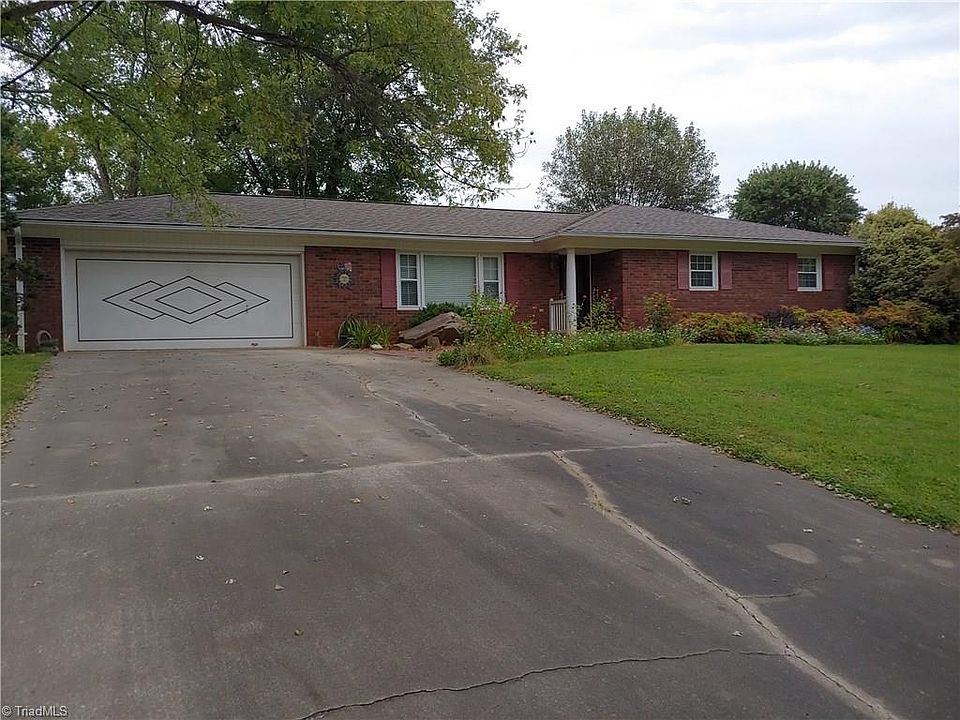 1st image of 143 Raven Oak Dr