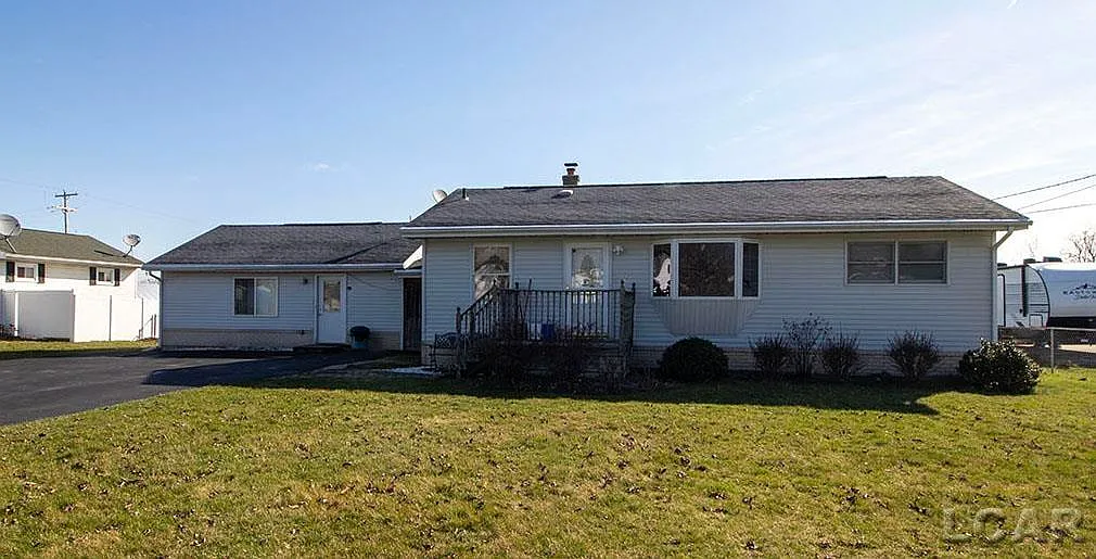 2147 Hickory St photo 1