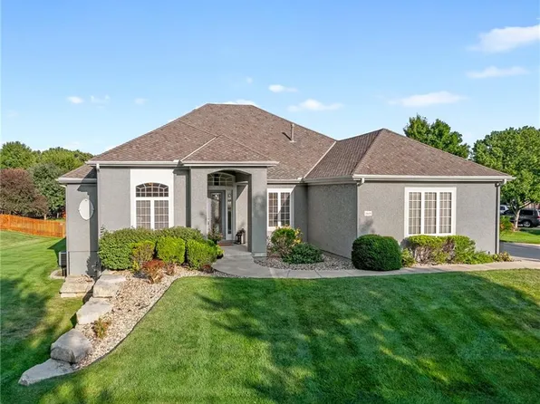 15639 Hallet St, Olathe, KS 66062