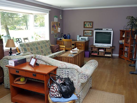 5th image of 420 Cove Cir