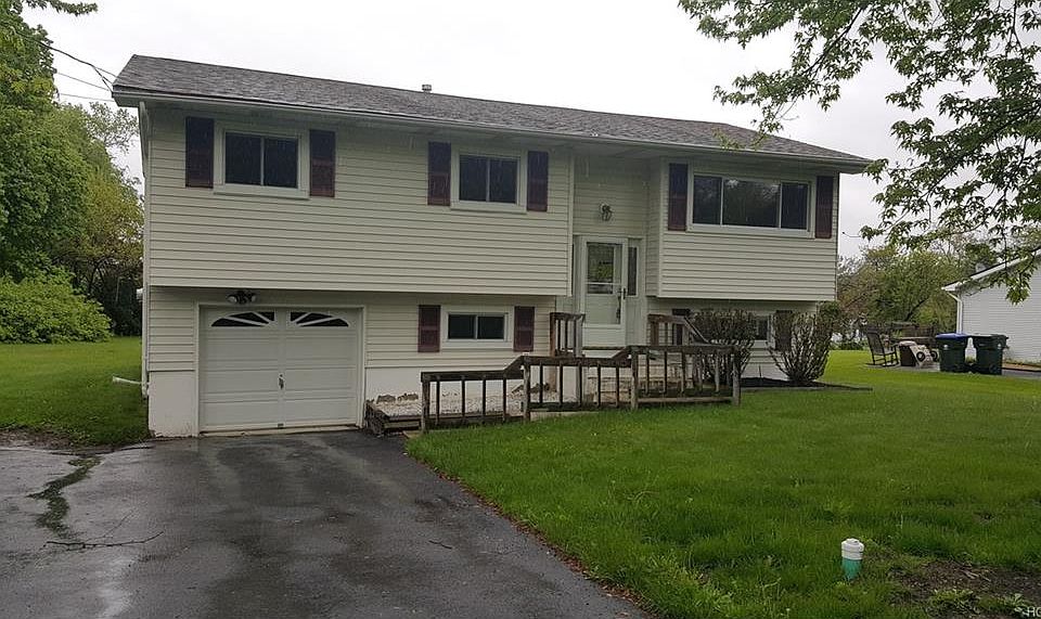 1st image of 10 Park Dr