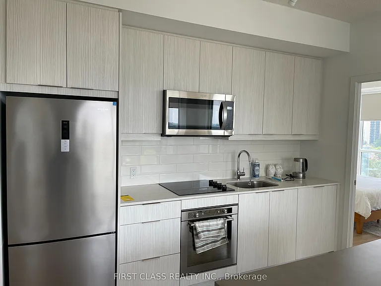 32 Forest Manor Rd #810 — Photo 3