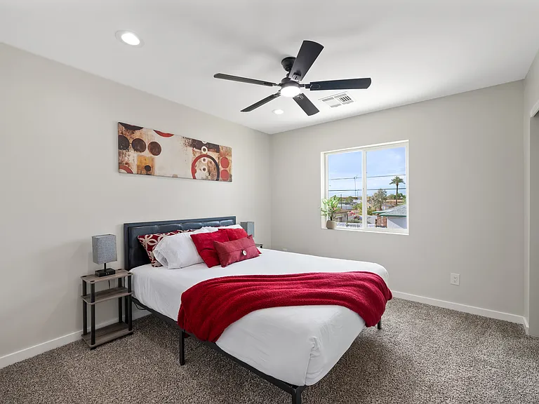 1010 E Indianola Ave — Photo 27