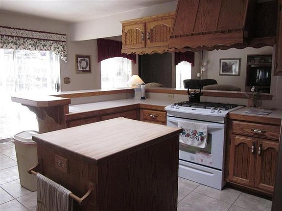 4th image of 50882 Bear Ln