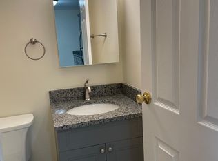 702 Huntington Commons Rd, Mount Prospect, IL 60056