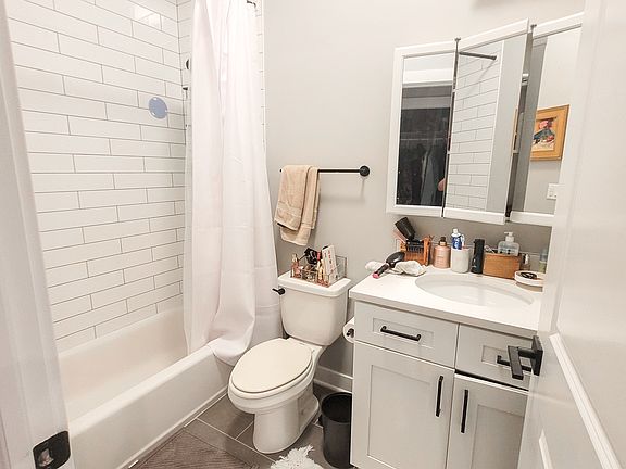 3rd image of 838-46 W Altgeld St #840-2