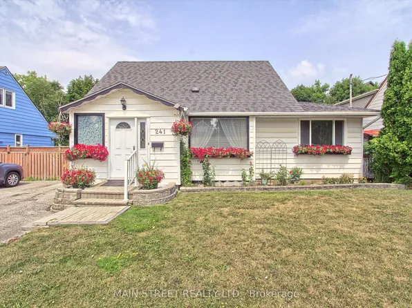 241 Andrew St, Newmarket, ON L3Y 1H1