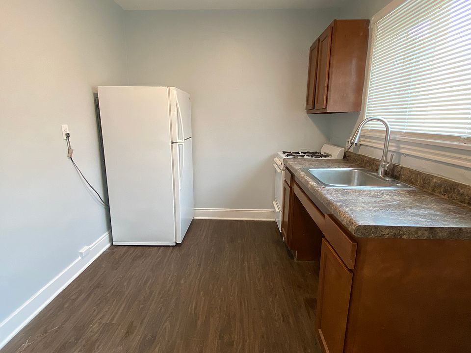 2nd image of 224 Jefferson Ave APT 11