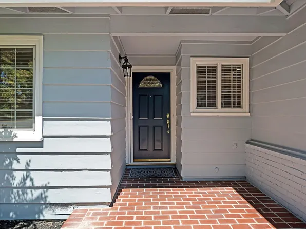 12425 Woodside Dr, Saratoga, CA 95070