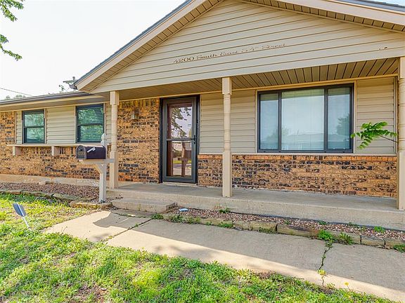 3rd image of 4200 SE 54th St