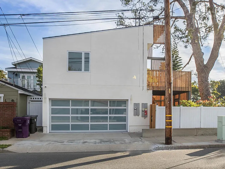 379 Orlena Ave #A — Photo 2