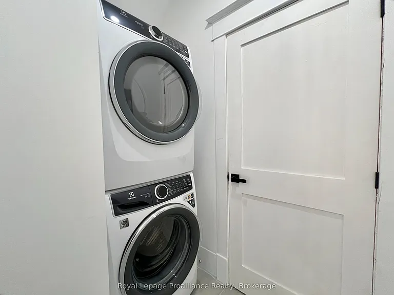 220 Foster Ave #B — Photo 7