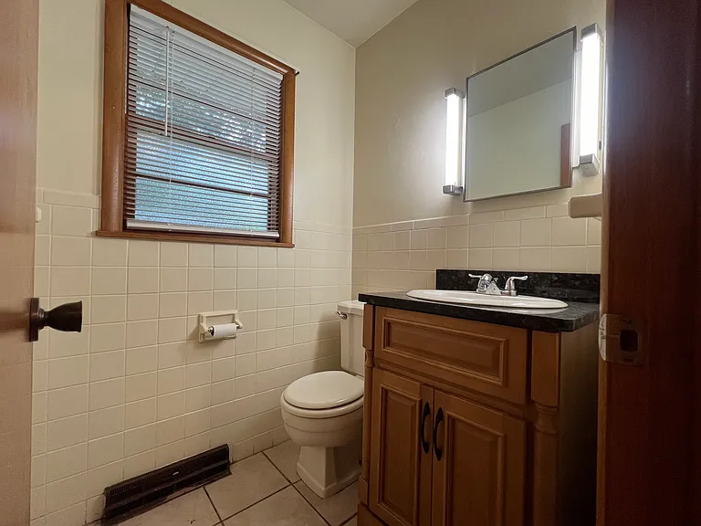 2250 S Virginia Ave — Photo 9