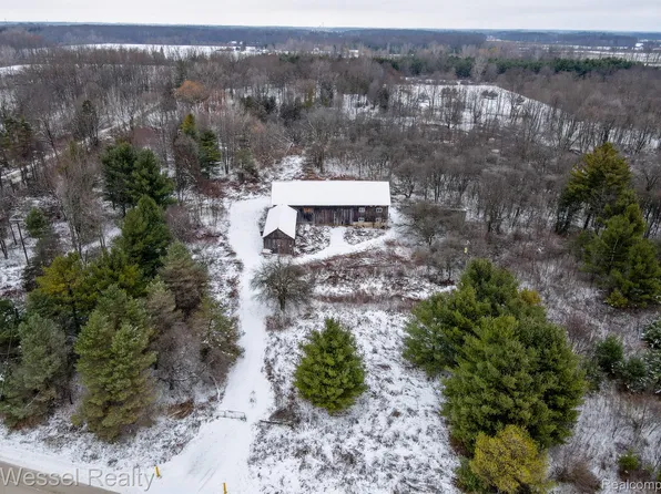 2680 Kilgore Rd, Wales, MI 48027