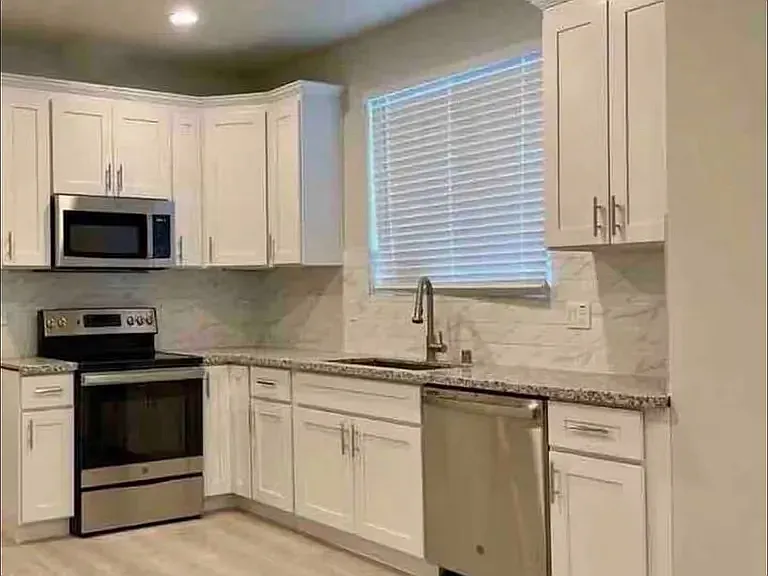 3948 Rose St — Photo 3