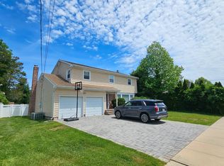 10 Beatrice Ave, Syosset, NY 11791