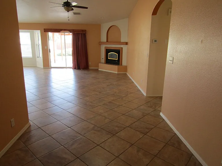 1212 Serinna Ct — Photo 2