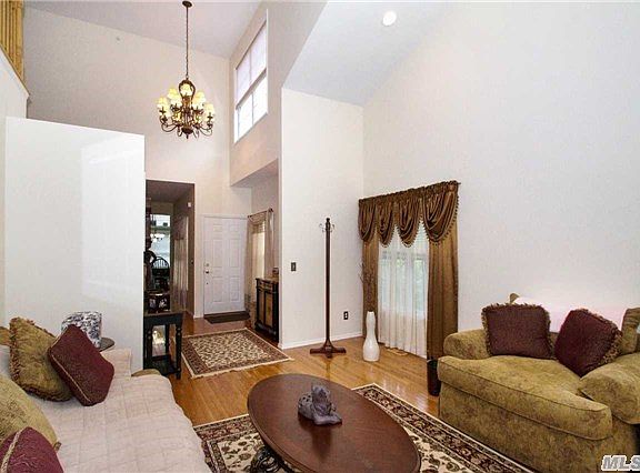 3rd image of 220 Kettles Ln