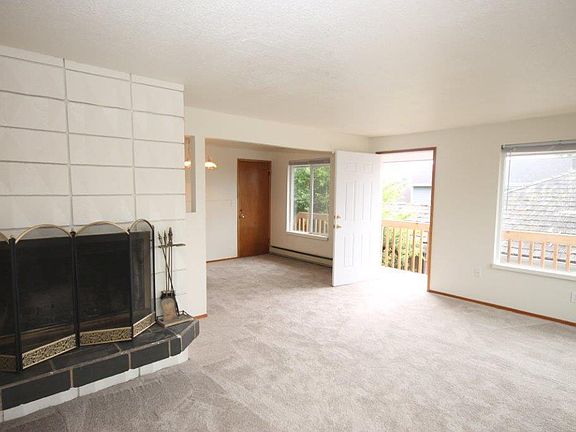 3rd image of 1322 Perry Ave #A