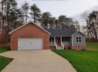 211 Greenbrier Dr, Scott Depot, WV 25560