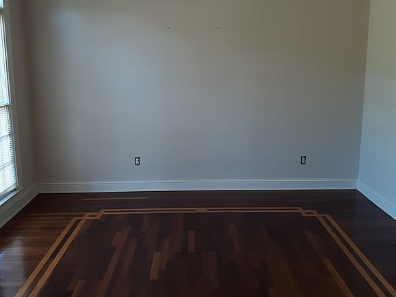 3rd image of 418 Silverton Dr