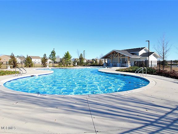 5th image of 422 Ginger Dr