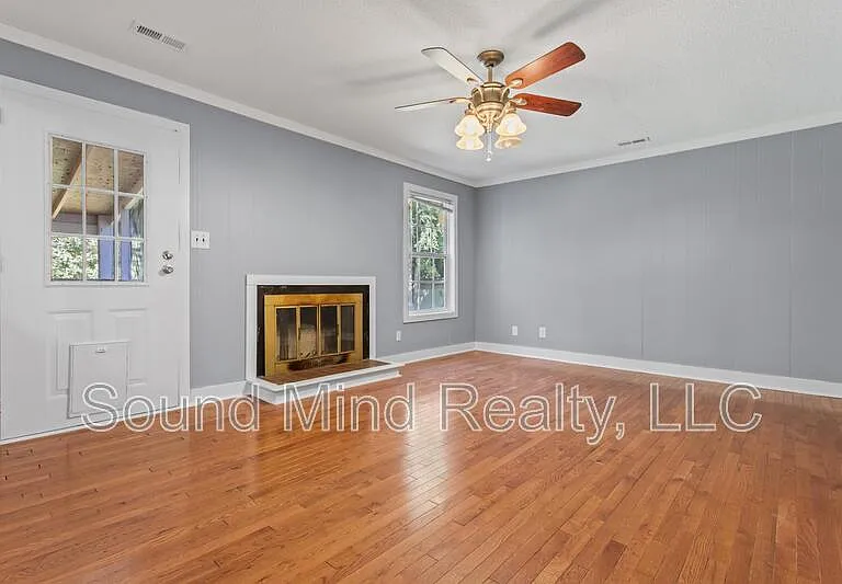 417 Foxhall Dr — Photo 8