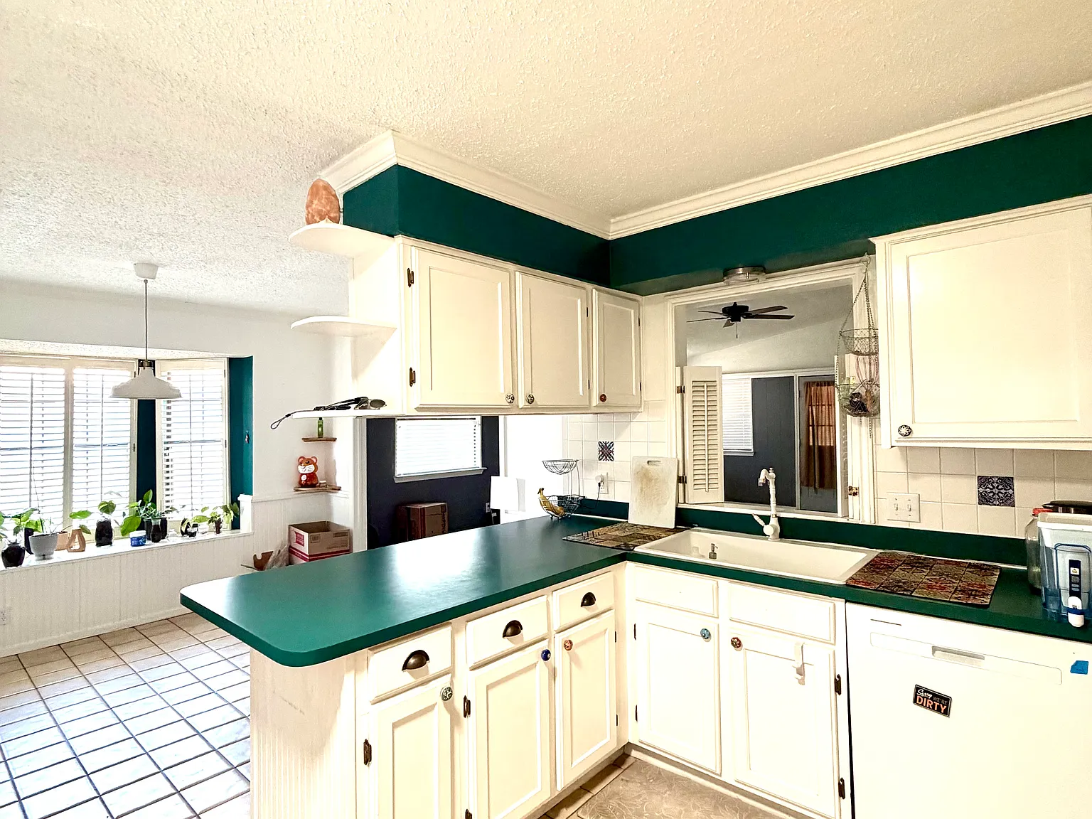 3 bed, 1957 sqft, $2,450 — Photo 2