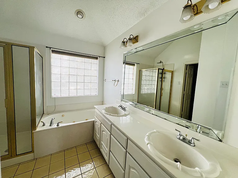 1468 Mayflower Ln — Photo 5