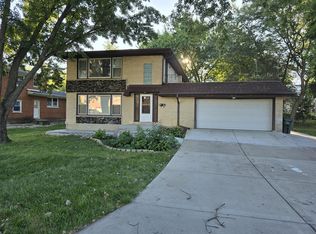 416 S Summit St, Barrington, IL 60010