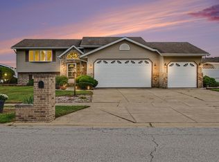 2907 Arbor Ln, Hobart, IN 46342