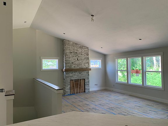4th image of 7060 Pinehurst Dr NE