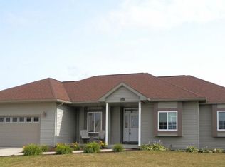 2194 Jaime Dr, Bay City, MI 48706