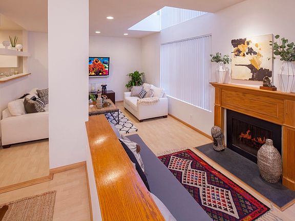 4th image of 520 S Barrington Ave #117