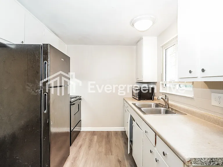 4917 Majestic Dr E — Photo 7