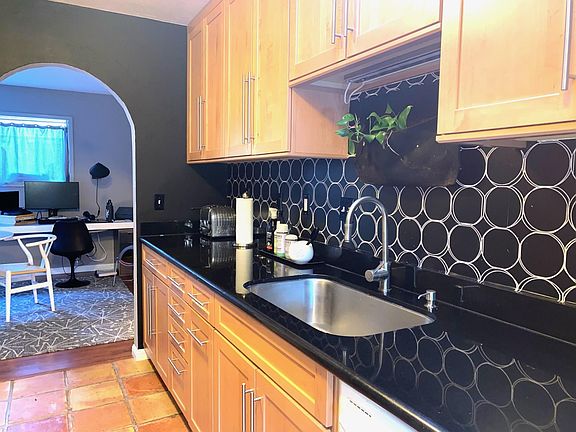 Kitchen- Sink/Work Counter