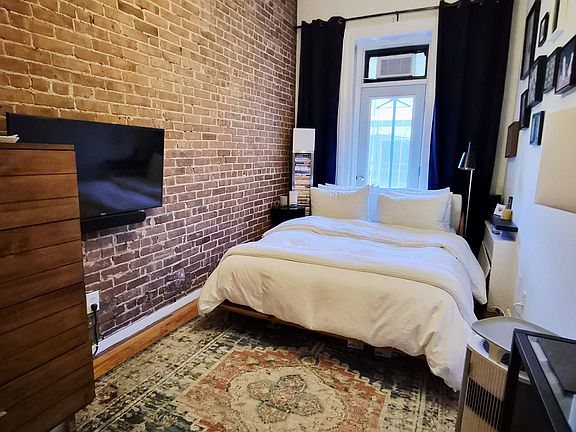 4th image of 140 W 76th St APT 3A