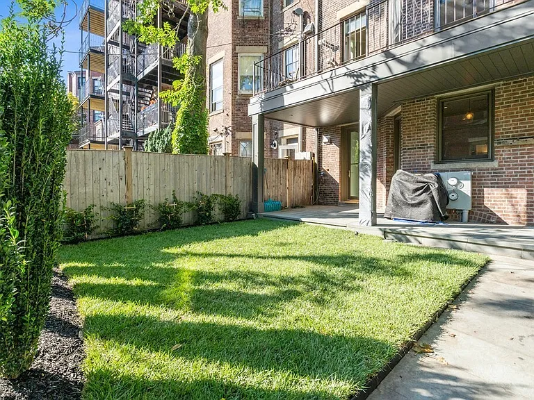 15 Regent Cir — Photo 8