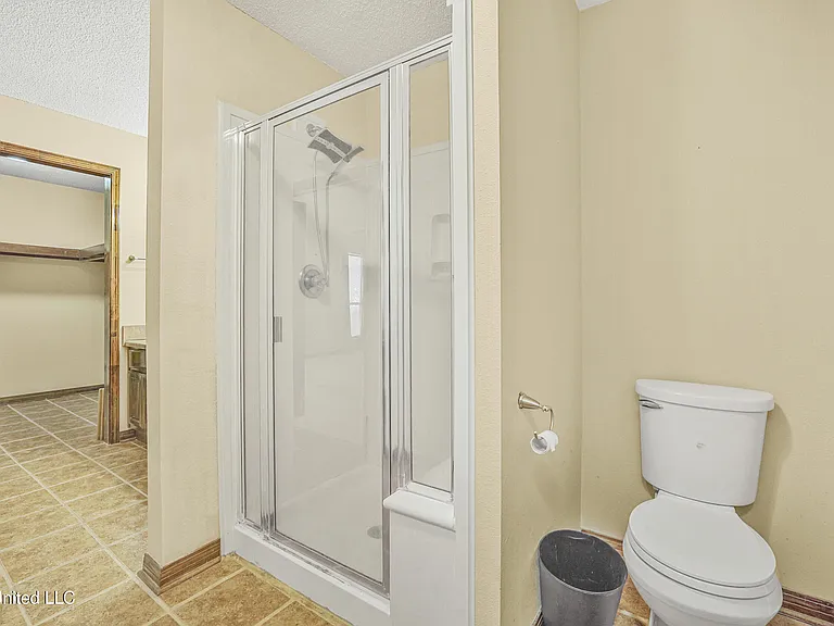 4409 Shadow Wood Cir — Photo 41