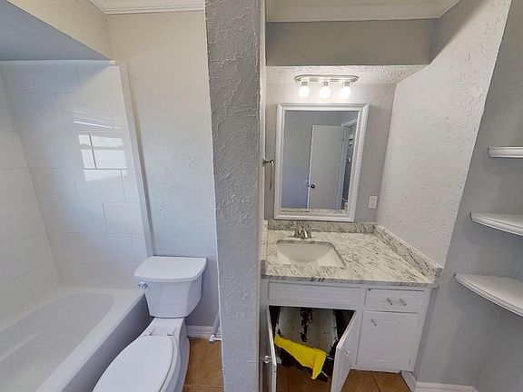 4th image of 205 SE 19th St