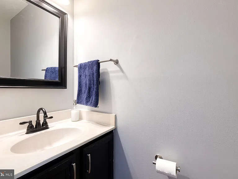 708 Leister Dr — Photo 6