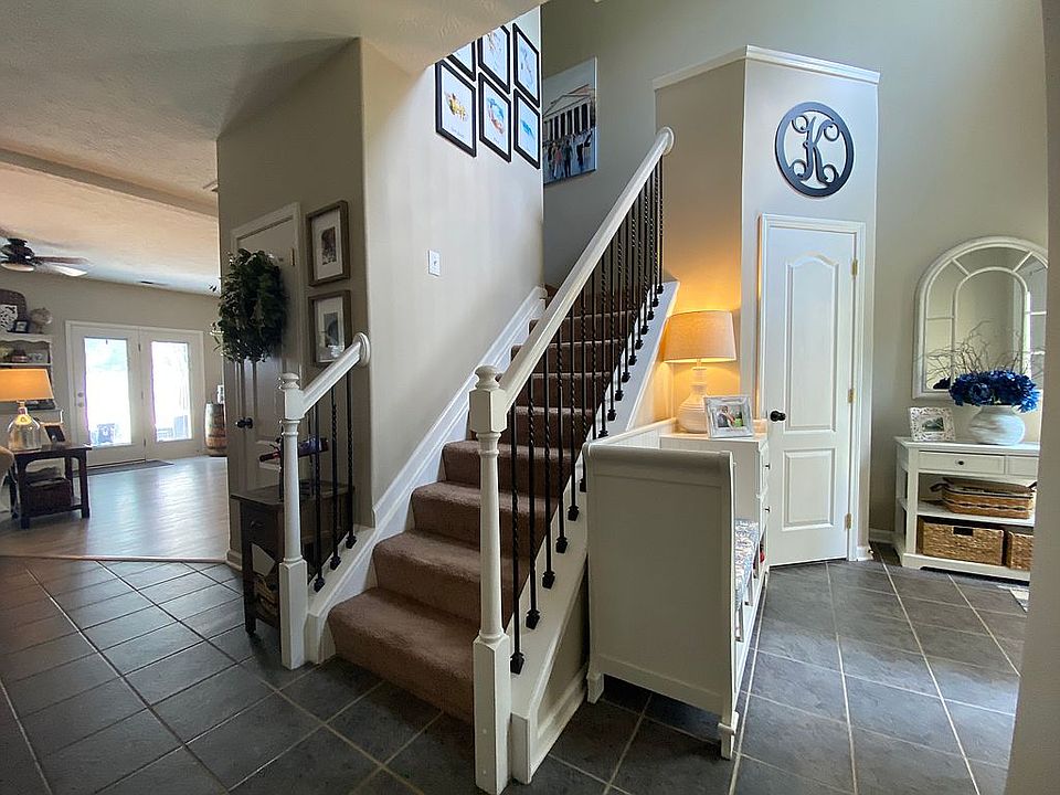 1st image of 106 Charleston Ct