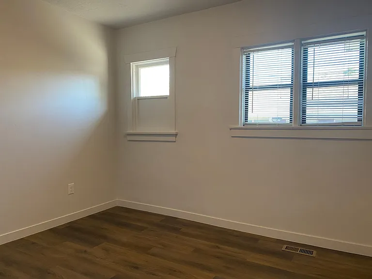 333 S Elizabeth St — Photo 9